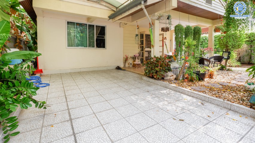 บ้านเดี่ยวมือสองนนทบุรี หน้าบ้านไม่ชนใคร โครงการ ประชานิเวศน์3 สามัคคี-ประชาชื่น  เนื้อที่กว้าง 50 ตร.ว. ฟังก์ชันครบครัน 4 ห้องนอน 2 ห้องน้ำ 1 ห้องนั่งเล่น แถมเครื่องปรับอากาศ 3 เครื่อง พร้อมพื้นที่ใช้สอย 198 ตร.ม.  บนทำเลเมืองติด ถ.สามัคคี และถ.ติวานนท์ ใกล้รถไฟฟ้าสายสีมชมพู "สถานีสามัคคี"